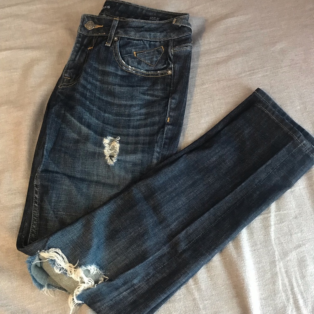 Vigoss tomboy/boyfriend distressed jeans